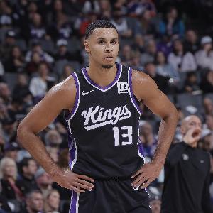 国王官方：基根-穆雷左手拇指手术成功 将在4-6周后复查