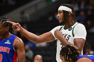 三分8中5！特纳：对我来说是件新鲜事 队友们都鼓励我投篮