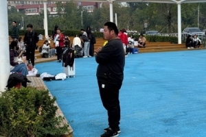 媒体人谈场馆：今天正赛把场外座椅都拆除了 属于IG对T1的特供