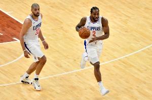 提前收工？莱昂纳德下半场没有首发 巴图姆顶替出场