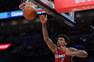 进化成小文班！韦尔17中9&三分4中2拿到24分10板 另有1助2断