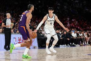 曾凡博：每个球员都有一个发展教练 我们需要配合核心球员