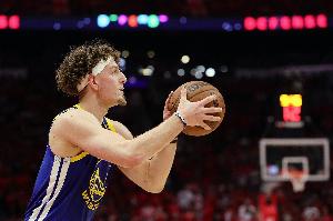 今天打嗨了！波杰姆斯基第三节8中6&三分4中2砍下14分3助