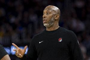 媒体人：三前锋的五小阵容是比卢普斯新赛季的常规套餐