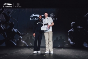 韦德出席签约仪式！李宁旗下品牌韦德之道签约篮网8号秀杰明