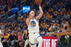 波杰姆斯基：作为控卫我要确保球权分配均衡 同时要保持自身节奏