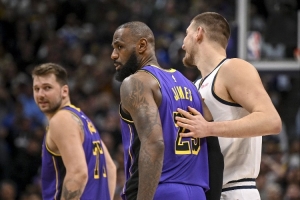 现役球员中有6人获得过至少60次三双 仅约基奇效力于非加州球队