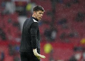 记者：纽卡和33岁门将波普自动续约1年，他的合同将于2027年到期