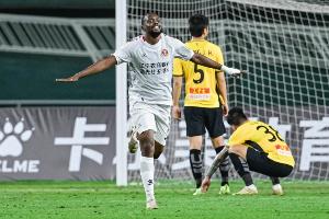 28球不含点球！辽宁铁人外援姆本扎打破中甲单赛季进球纪录