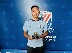 直播吧中超最佳|吴曦再次领奖！36岁队长率申花前行 书写老将传奇