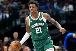 上赛季场均2.9分1.1板！Scotto：雄鹿裁掉24年33号秀泰勒-史密斯