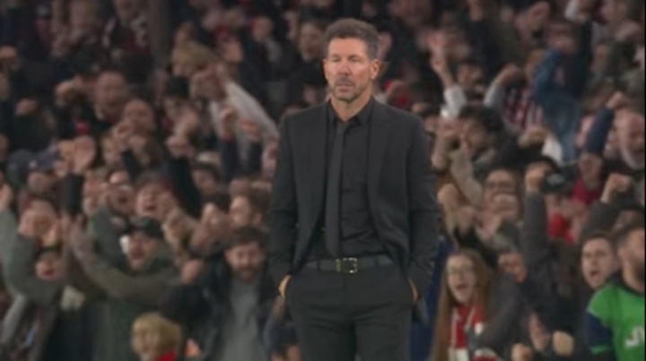 那一刻心如死灰！阿森纳进第4球瞬间，西蒙尼双手插兜已彻底麻木