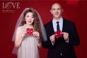 苏超南京队外籍主帅成南京女婿！妻子发文：愿年年相伴一切如意