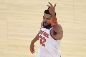 股四头肌二级拉伤！名记：预计尼克斯会给唐斯一些休息日以便恢复