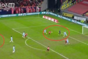 蓉城进球无效因河南手球在先？胡荷韬进球前，主裁艾堃就已先响哨