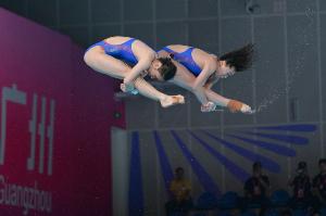 记者：未来是否会继续跳水？全红婵：再说吧