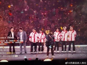 歌手韩红晒KPL照庆祝：恭喜成都AG夺冠 恭喜一诺！