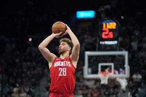 申京谈与字母哥对决：面对强队更能激励自己 不对球员区别对待