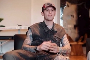 自律！训练师布里克利谈老詹：每次训练都提前2小时到场准备