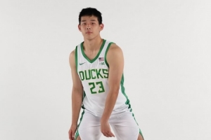 林葳5中1得2分！媒体人：比赛内容在慢慢变好了 还需要时间适应