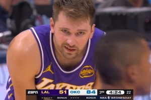 打得郁闷！东契奇抱怨自己被犯规没吹 裁判直接给技犯