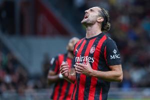 记者：每个人都在谈论莫德里奇，在米兰中场最重要球员是拉比奥特