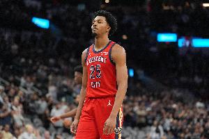 当面超越！墨菲三分数超越朱·霍勒迪升至鹈鹕队史第二 仅次于CJ