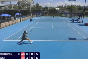 韦思佳2-1逆转击败科吉尼斯，晋级布里斯班站女单八强