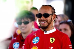 汉密尔顿：祈祷法拉利明年有竞争力，对此我尽力而为就好