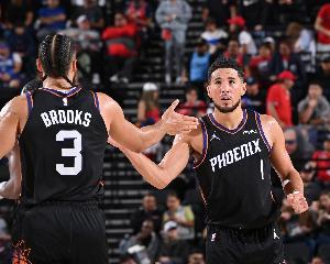 布克：比赛打得不容易 我们有狄龙古德温能适应高强度对抗