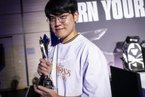 Gumayusi：中国最强AD给我颁奖我很开心！Oner还说自己会是FMVP呢