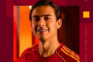 迪巴拉今天32岁生日，罗马官推发文祝福：生日快乐！