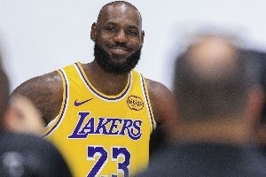 拿1万助有多难？一共8人 斯托克顿7次单季助攻1000+ 哈登有机会？