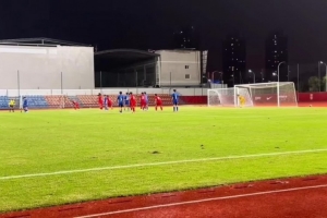 U16国少1-1战平重庆U16 国少球员张伯霖和重庆球员张翊晨进球