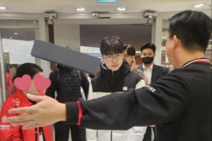 韩国网友晒照T1.Faker Oner参加活动：返图