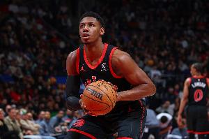 别太离谱！巴雷特罚球两罚全丢 猛龙第三节单节罚球7中1