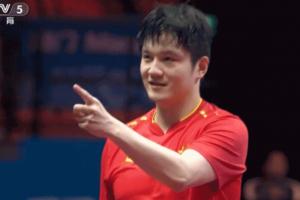 叒是姆巴佩同款？樊振东庆祝比划了手势1和2，然后向观众致意