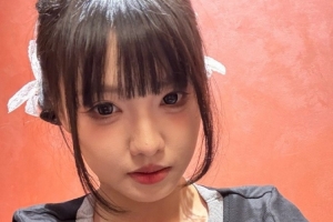 主持周敢敢分享照片：第一次现场主持，开心