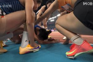 太不容易了！34岁老将韦永丽全运会女子100米摘银，跪地痛哭