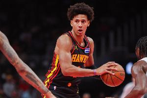 鹰王崛起！约翰逊7中5高效拿下13分5板4助