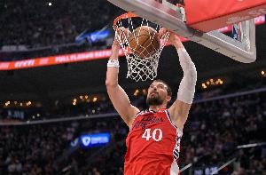 拼到两双！祖巴茨10中6得16分12板1断1帽 无奈球队仍惜败