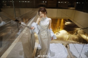 主持人希然晒照：映雪❄️