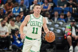 靠你俩了！西蒙斯&普理查德半场7记三分合砍28分