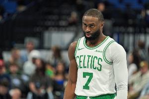 状态不好！杰伦·布朗半场6中3拿到6分2板2助 出现3失误