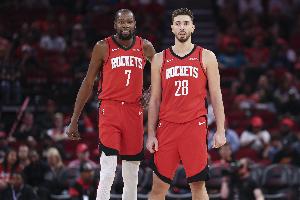 带大哥躺一把！申京锤爆骑士双塔喂饱射手群 攻坚+策动=火箭基石