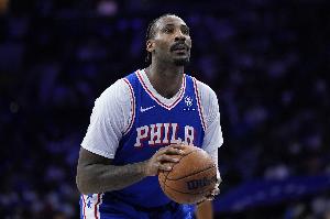 痴汉！德拉蒙德半场抢下9板另有4分 其中4前场板