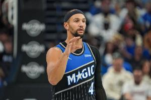 打快船吃顿饺子！魔术三分34中18&命中率52.9% 本季此前仅33.3%