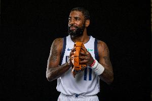 Shams：独行侠对交易欧文不感兴趣 他们认为欧文&弗拉格很适合