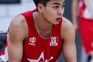 福建晋江23号最强防守，一防三，防住了曹芳还转身盖了个大帽！