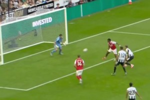 人类满级停球瞬间！拜仁：你知道的，J罗也是罗！